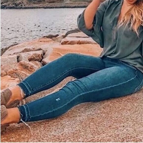 NWT SPANX Jeanish Jeans size small high waisted stretchy - Picture 3 of 9